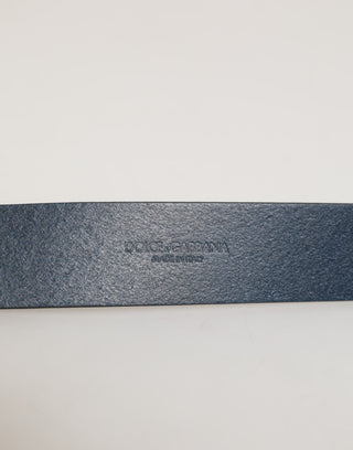 Blauer Ledergürtel mit klassischer Metallschnalle