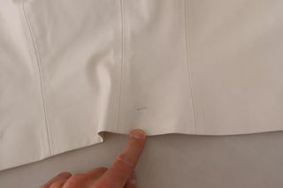 Weiße bauchfreie Bluse mit eckigem Ausschnitt und Knopfleiste