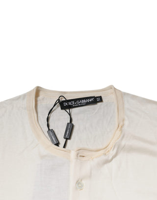 Off-weißes Seiden-Henley-T-Shirt mit kurzen Ärmeln