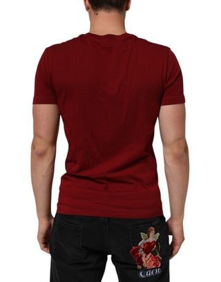 Bordeauxrotes Baumwoll-T-Shirt mit Rundhalsausschnitt und kurzen Ärmeln
