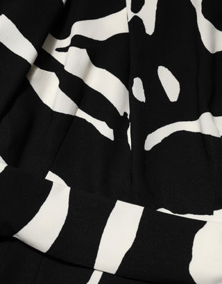Schwarz-weißes One-Shoulder-Minikleid mit hohem Schlitz