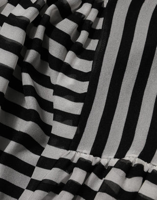 Schwarz-weiß gestreiftes Seiden-Midikleid mit V-Ausschnitt
