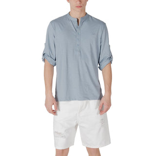 Blaues Jeanshemd