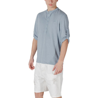 Blaues Jeanshemd