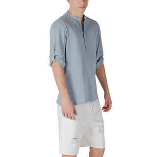 Blaues Jeanshemd