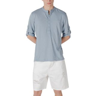 Blaues Jeanshemd