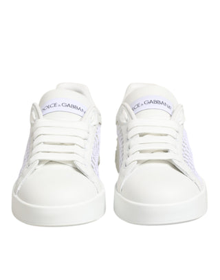 Weiße Sneaker mit Mesh-Einsätzen