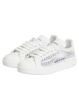 Weiße Sneaker mit Mesh-Einsätzen