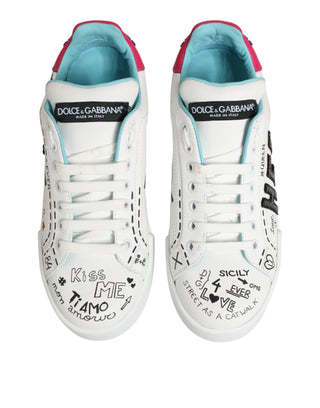 Sneakers Low Top aus weißem Leder mit Graffiti-Motiv