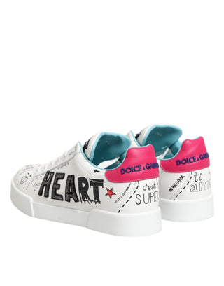 Sneakers Low Top aus weißem Leder mit Graffiti-Motiv
