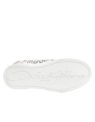 Sneakers Low Top aus weißem Leder mit Graffiti-Motiv