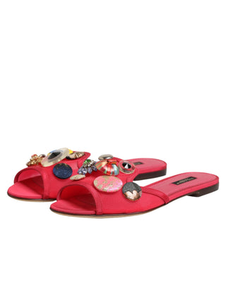 Rote verzierte flache Slip-On-Sandalen
