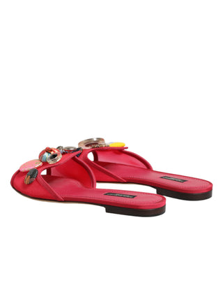 Rote verzierte flache Slip-On-Sandalen