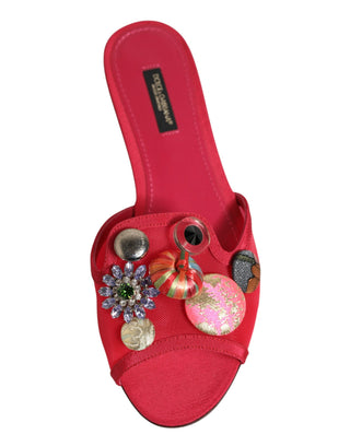 Rote verzierte flache Slip-On-Sandalen