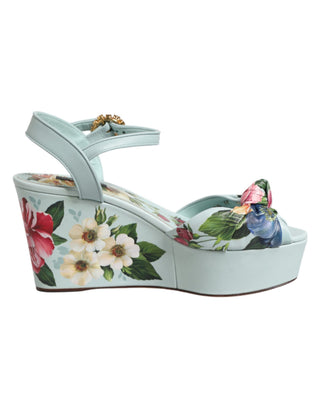 Sandalias verdes con cuña, tiras al tobillo y flores