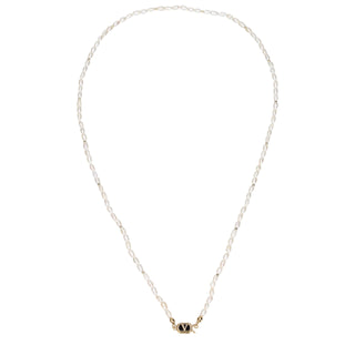 Collar de metal blanco
