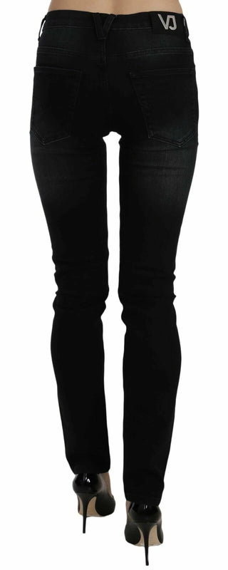 Dunkelschwarze, schmal geschnittene Jeanshose „Dora“.