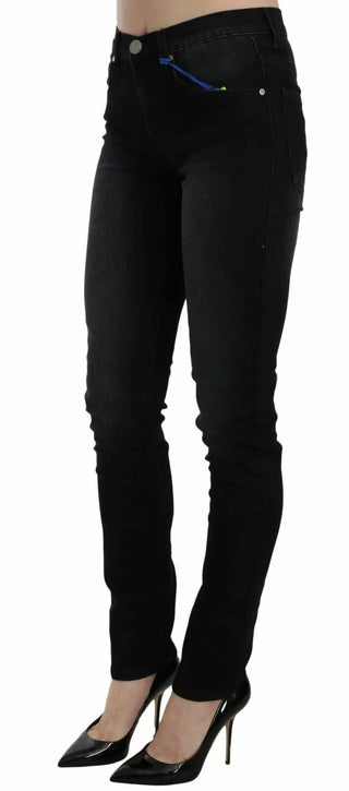 Dunkelschwarze, schmal geschnittene Jeanshose „Dora“.