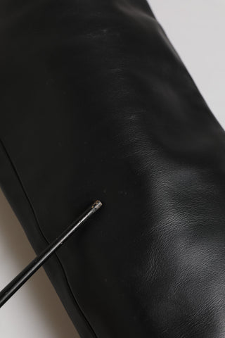 Schwarze kniehohe Stiletto-Lederstiefel