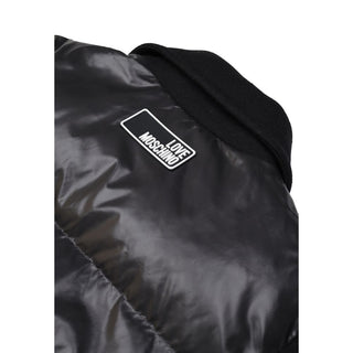 Schwarze Polyesterkleidung
