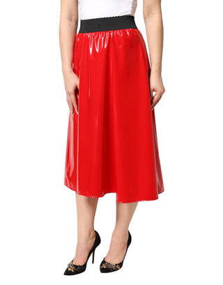 Glänzender roter Polyester-Midirock mit hoher Taille