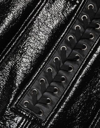 Schwarzer Minirock aus beschichtetem Nylon mit Ösendetail