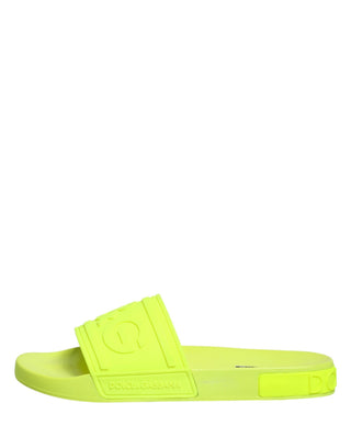 Grüne Gummi-Badesandalen