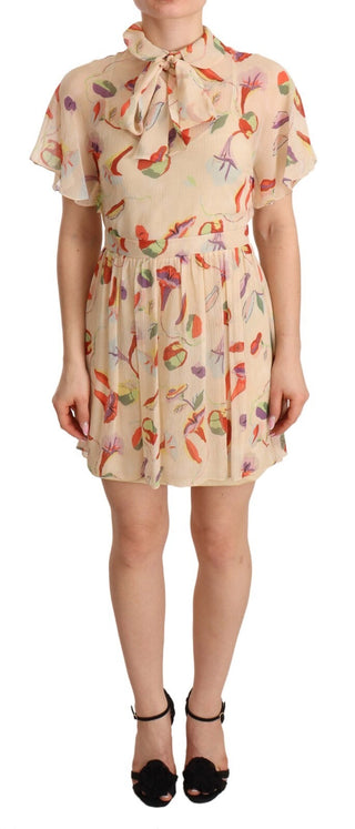 Beigefarbenes A-Linien-Minikleid mit Ascotkragen und kurzen Ärmeln