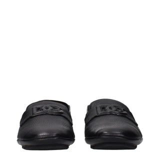 Schwarze Slip-On-Loafer aus Leder