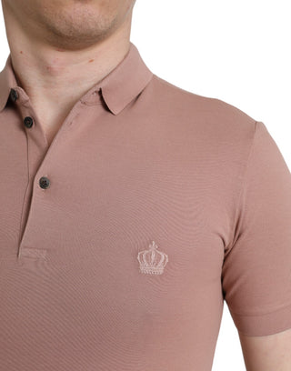 Camiseta polo de hombre rosa con cuello y mangas cortas con corona