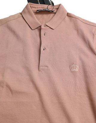 Camiseta polo de hombre rosa con cuello y mangas cortas con corona