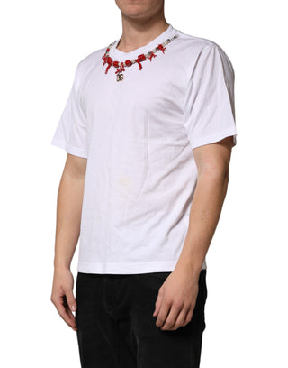 Camiseta blanca de algodón con collar decorativo  