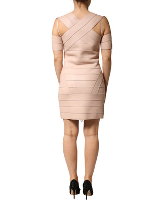 Vestido mini beige de cuero con mangas cortas y corte ajustado