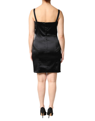 Vestido mini negro de satén con encaje de ojales y acetato