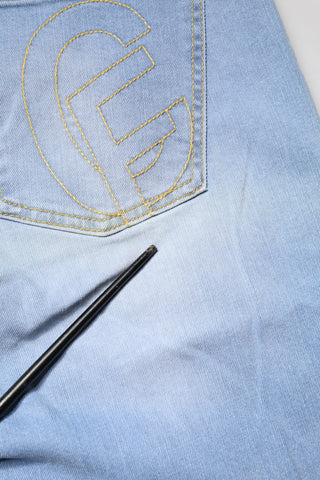 Jeans azul claro lavados de cintura alta y corte bota