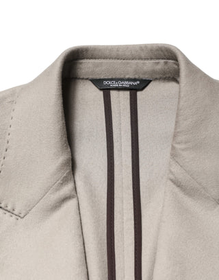 Blazer gris de cachemira con cierre de un solo botón