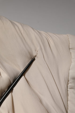 Gabardina larga acolchada con cuello beige