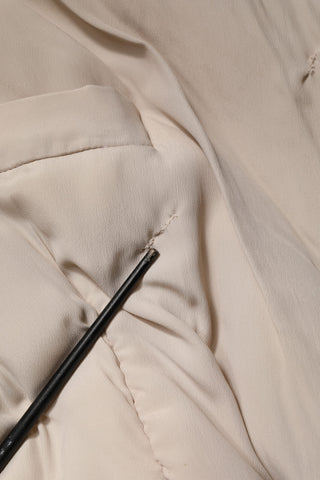 Gabardina larga acolchada con cuello beige