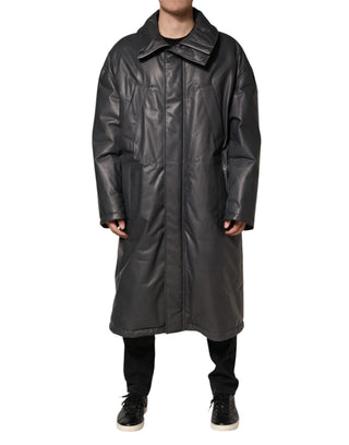 Gabardina negra de cuero con cuello