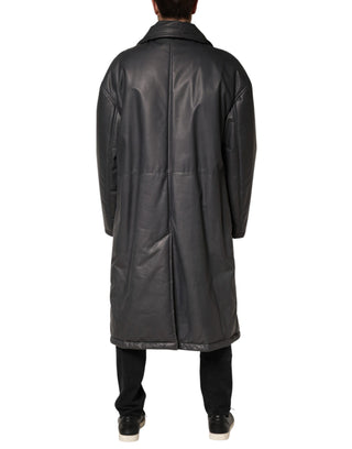 Gabardina negra de cuero con cuello