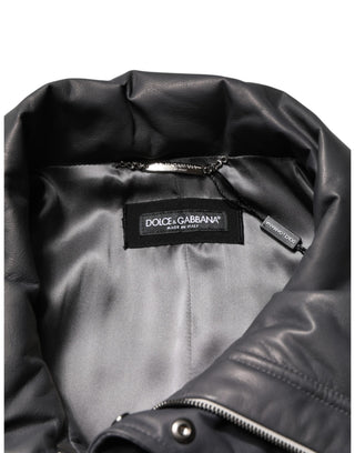 Gabardina negra de cuero con cuello
